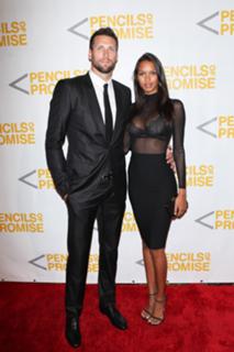 Lais Ribeiro feet photo thumbnail