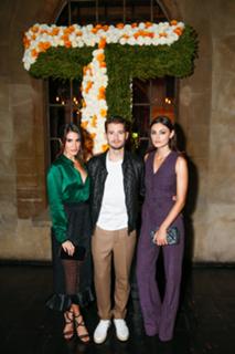 Nikki Reed feet photo thumbnail