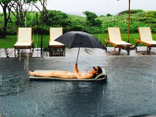 Olivia Munn feet photo thumbnail