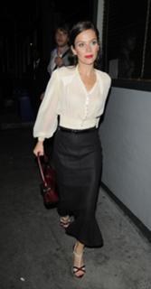 Anna Friel feet photo thumbnail