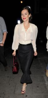 Anna Friel feet photo thumbnail
