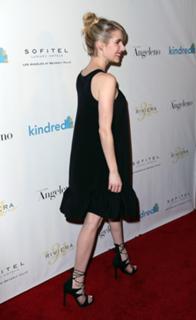 Emma Roberts feet photo thumbnail