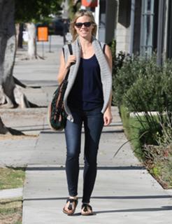 Amy Smart feet photo thumbnail