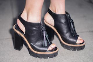 Ashley James feet photo thumbnail