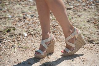Ashley James feet photo thumbnail