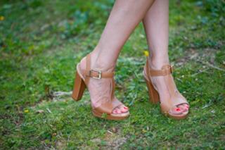 Ashley James feet photo thumbnail