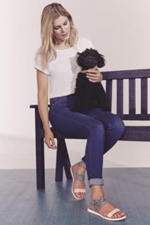 Ashley James feet photo thumbnail