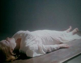 Gillian Anderson feet photo thumbnail