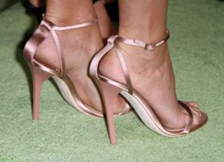 Gwyneth Paltrow feet photo thumbnail