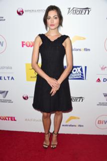 Phoebe Tonkin feet photo thumbnail