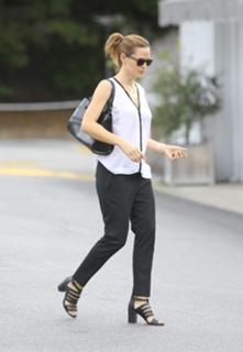 Jennifer Garner feet photo thumbnail