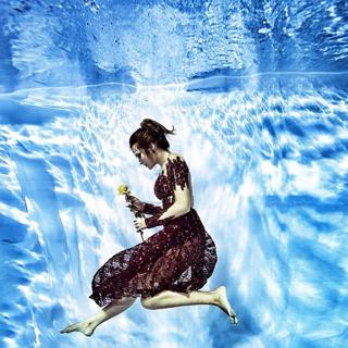Juliana Paiva feet photo thumbnail