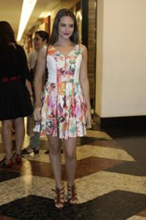 Juliana Paiva feet photo thumbnail