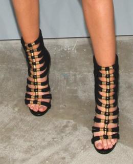 Ellie Goulding feet photo thumbnail