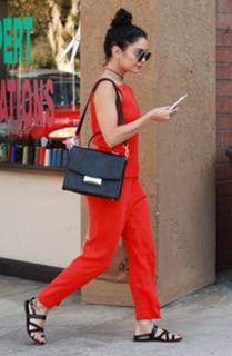 Vanessa Hudgens feet photo thumbnail