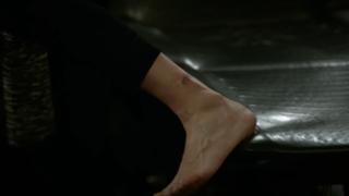 Julie Bowen feet photo thumbnail