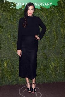 Liv Tyler feet photo thumbnail