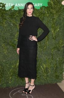 Liv Tyler feet photo thumbnail