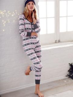 Martha Hunt feet photo thumbnail