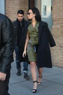Demi Lovato feet photo thumbnail