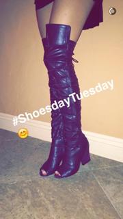 Victoria Justice feet photo thumbnail