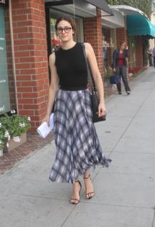 Emmy Rossum feet photo thumbnail