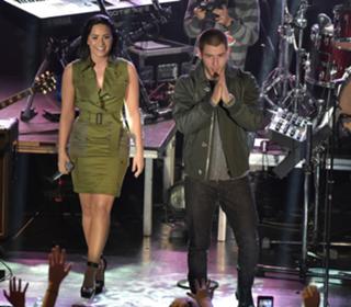 Demi Lovato feet photo thumbnail