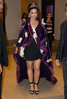 Demi Lovato feet photo thumbnail