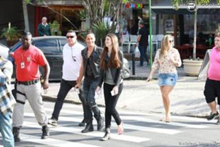 Camila Queiroz feet photo thumbnail