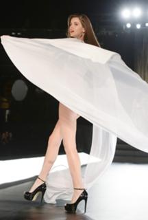 Camila Queiroz feet photo thumbnail