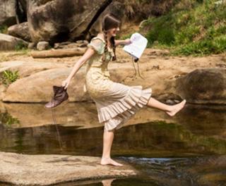 Camila Queiroz feet photo thumbnail