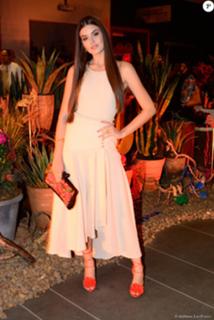 Camila Queiroz feet photo thumbnail