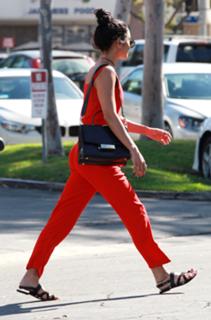 Vanessa Hudgens feet photo thumbnail