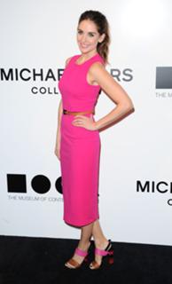 Alison Brie feet photo thumbnail