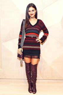 Victoria Justice feet photo thumbnail
