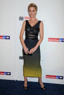 Julie Bowen feet photo thumbnail