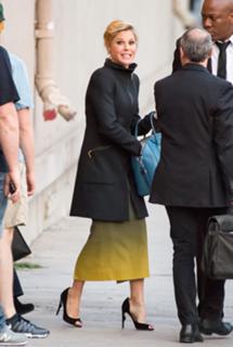 Julie Bowen feet photo thumbnail