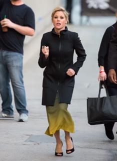 Julie Bowen feet photo thumbnail