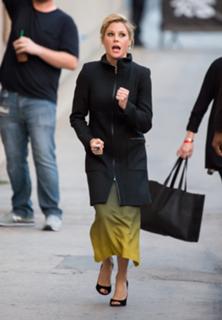 Julie Bowen feet photo thumbnail