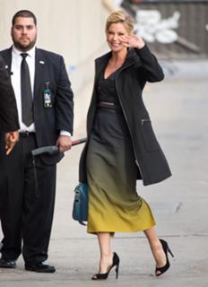 Julie Bowen feet photo thumbnail