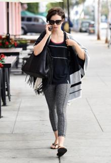 Lily Collins feet photo thumbnail