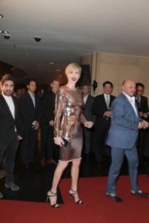 Charlize Theron feet photo thumbnail