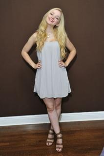 Dove Cameron feet photo thumbnail