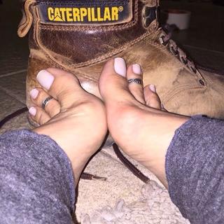 Karin Klemp feet photo thumbnail