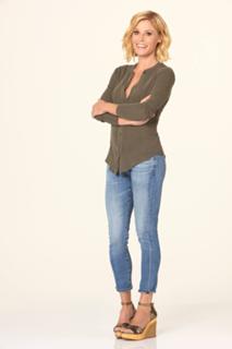 Julie Bowen feet photo thumbnail