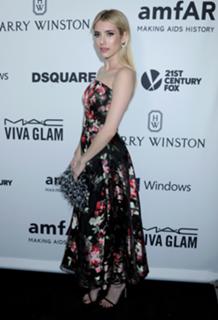 Emma Roberts feet photo thumbnail