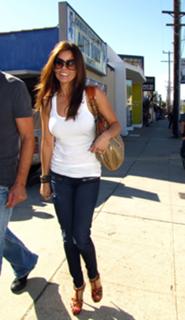 Brooke Burke feet photo thumbnail