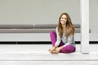 Brooke Burke feet photo thumbnail
