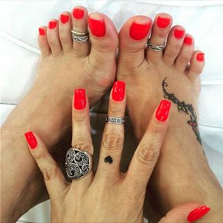 Karin Klemp feet photo thumbnail