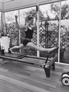 Michelle Hunziker feet photo thumbnail